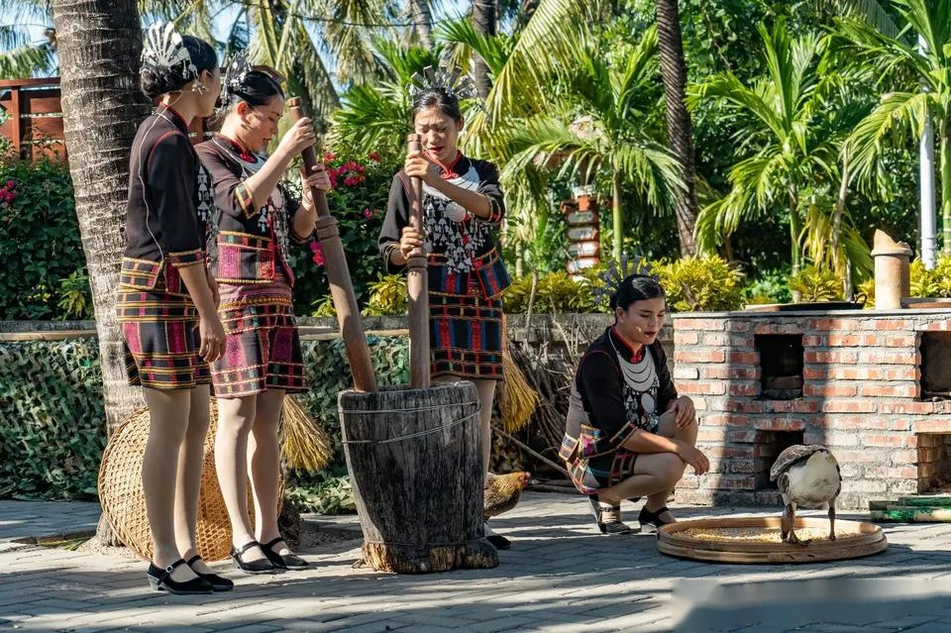 是三亚最美的黎族小村寨,是了解黎族风土人情的一个窗口.