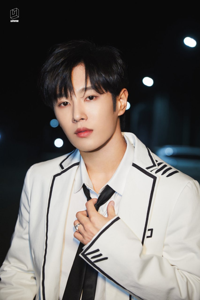 unine# #李汶翰#  西装领结彰显绅士魅力 个性漫画