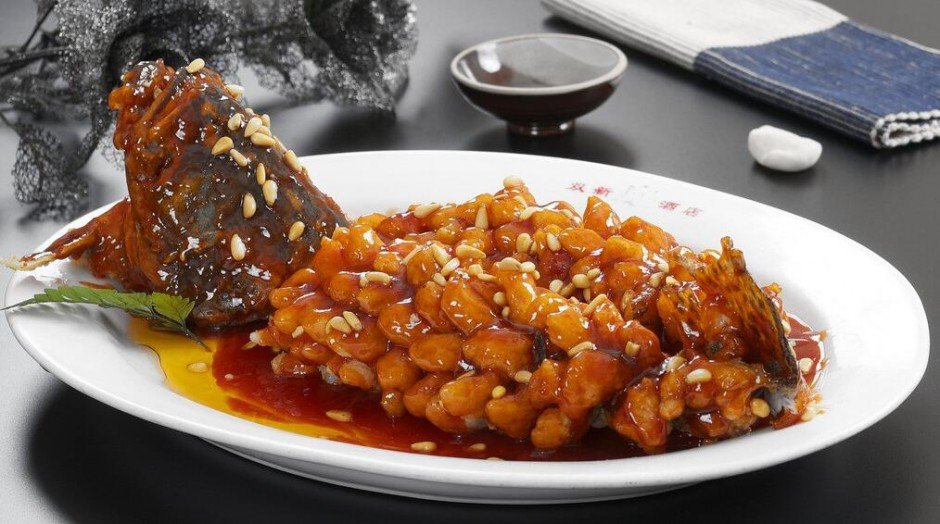 【苏州松鼠桂鱼】松鼠桂鱼,又名松鼠鳜鱼,是苏帮菜中的传统名菜去年9