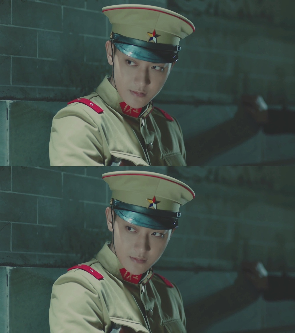 黄子韬在今天《热血同行》中的军装造型让豆姐看看谁又可以了!
