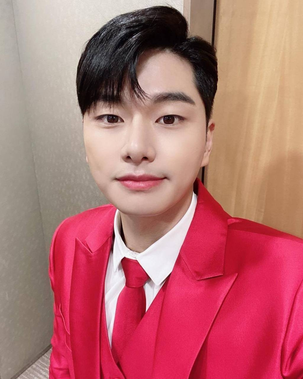 据韩媒,《加油吧威基基》主演李伊庚见义勇为,拯救了一位试图自杀的