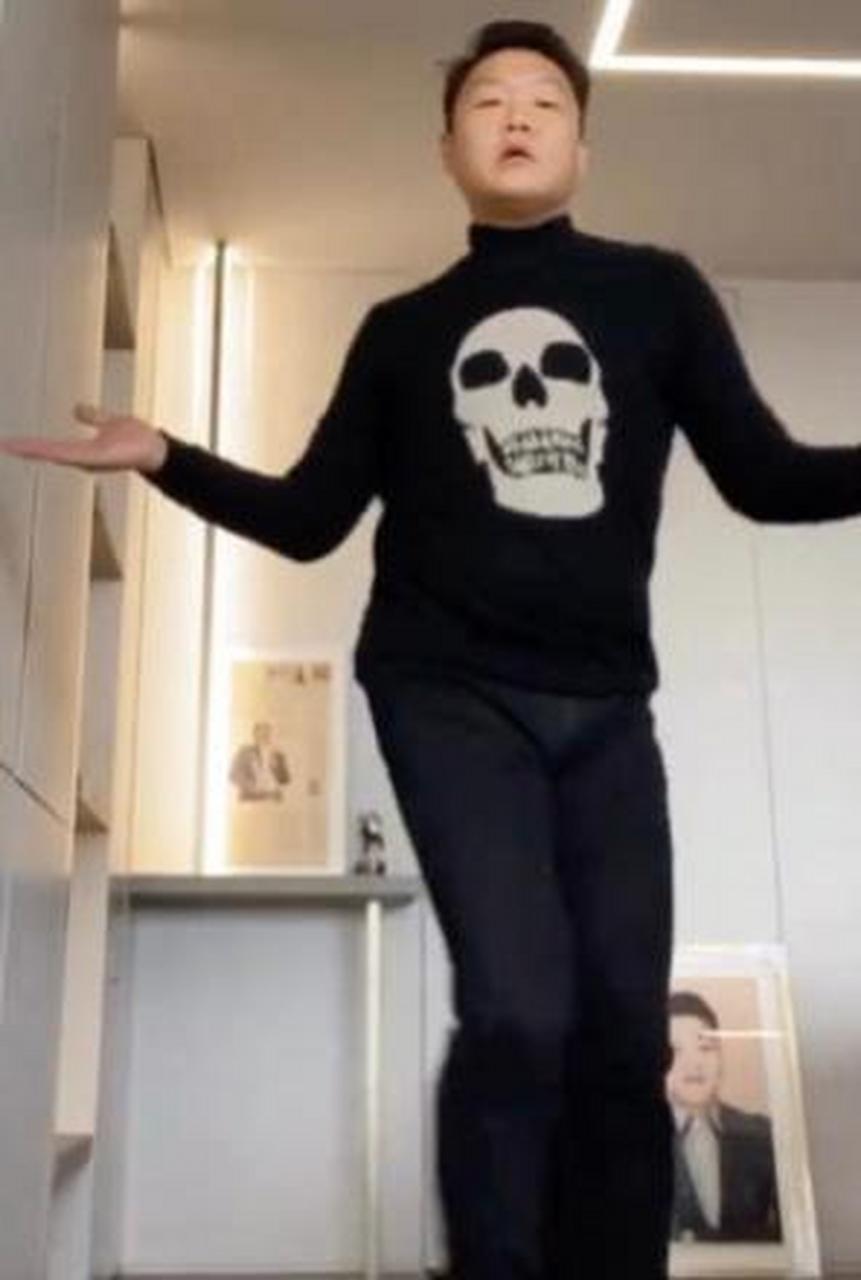 鸟叔【江南style鸟叔近照曝光,暴瘦认不出,卖力为泫雅宣传感情好】3月