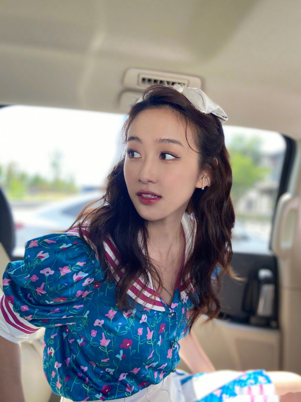 分享一个薛薇有些好看的 打工人  明天定好闹钟,要看什么,你们晓得啦