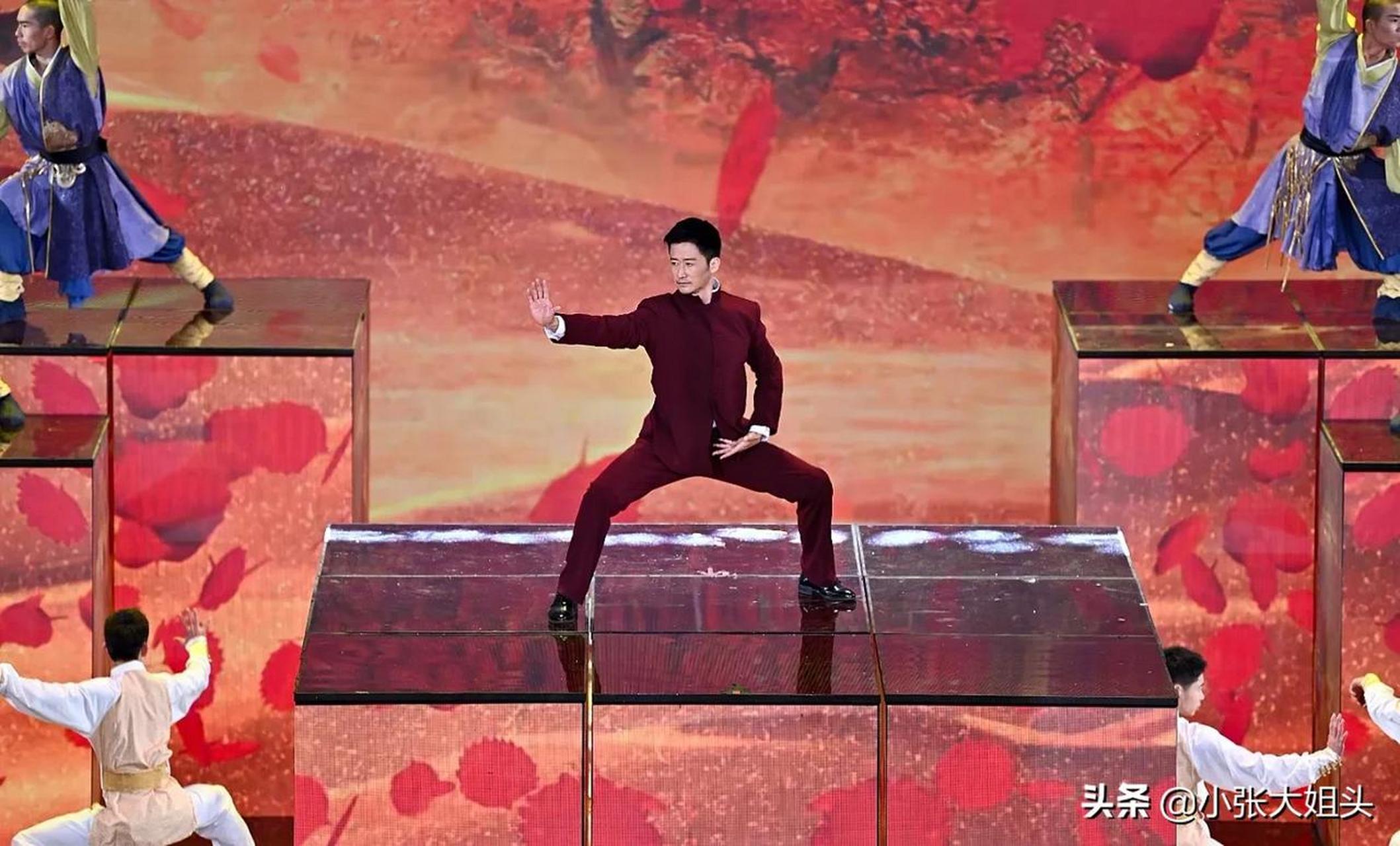 吴京上春晚,老婆谢楠花式表白