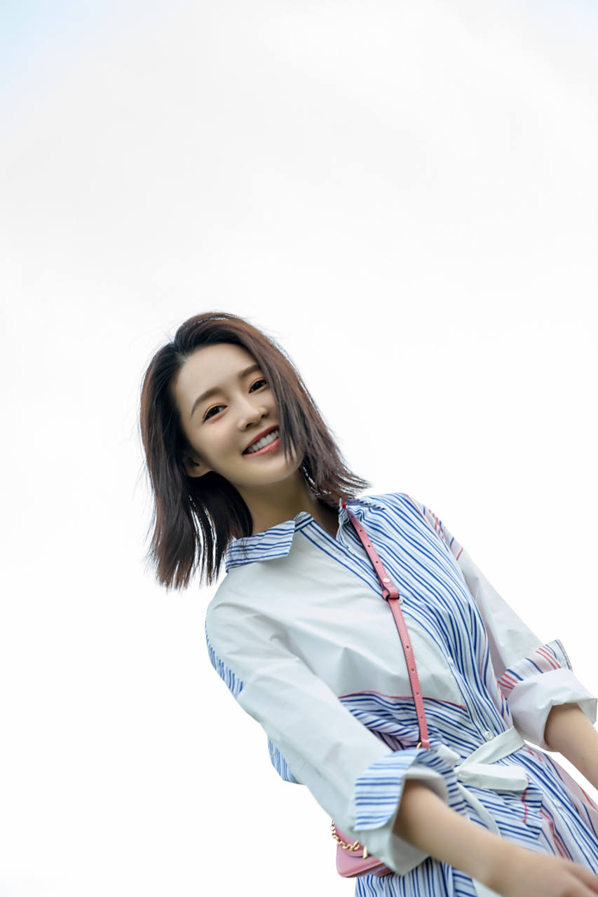 李沁# 沁库存|绿树浓荫夏日长,蓝衣风里笑声来!