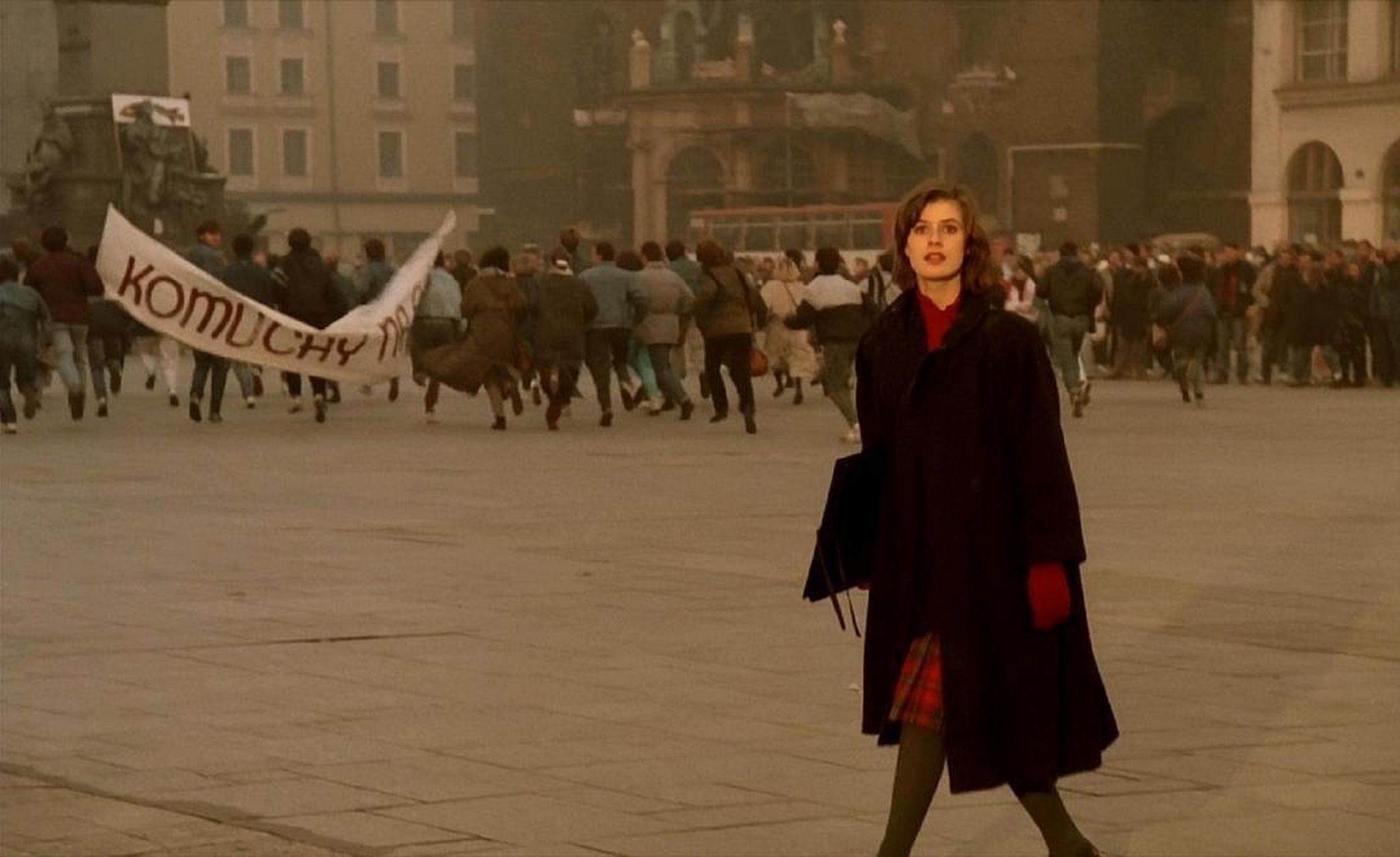 每日一句电影台词 |《两生花 》(1991) 「我在这个世界上并不孤独.」