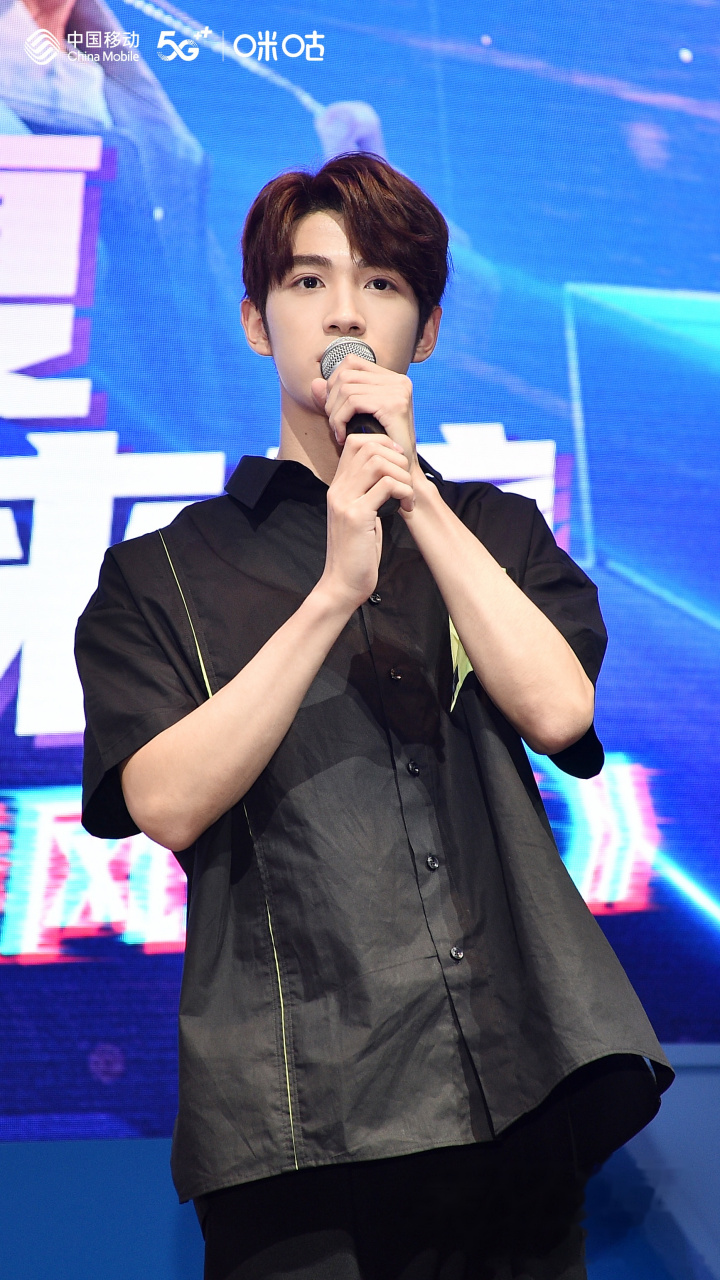 乘风少年 很开心昨天能在cj和大家再聚,一起期待龙一泽的表现吧!