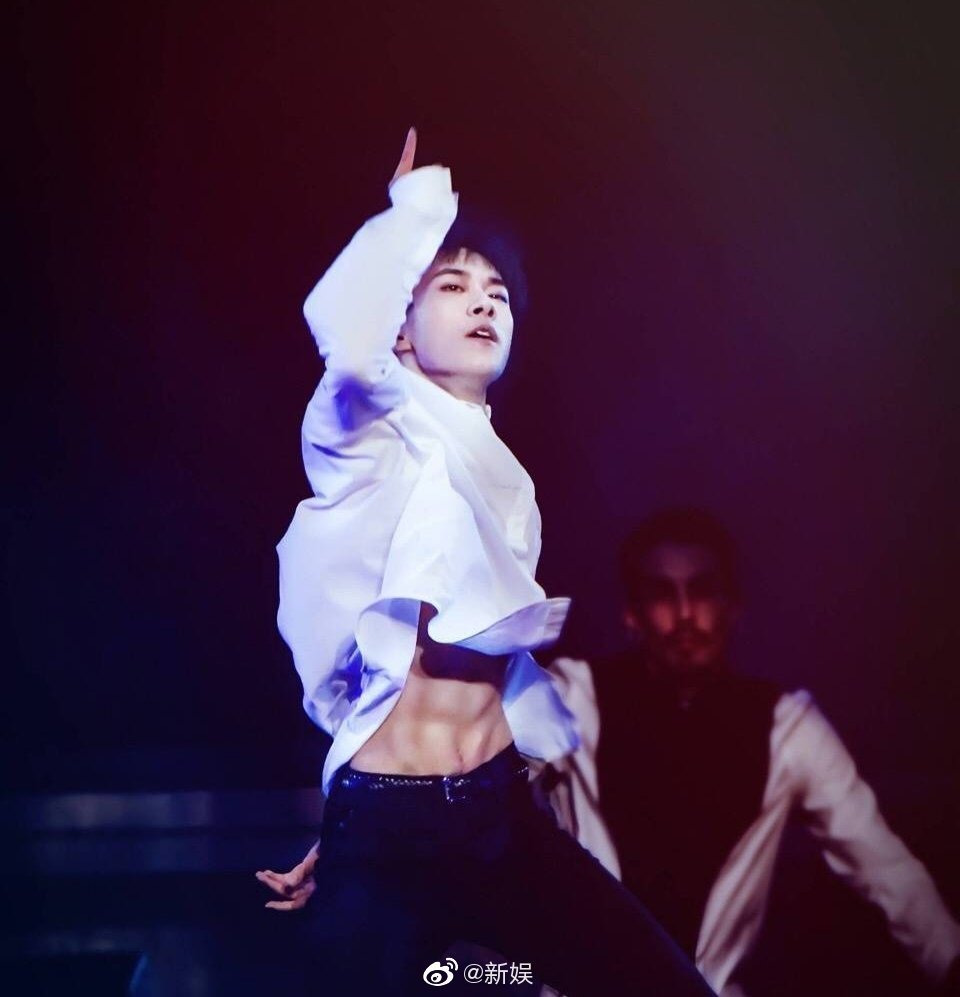 【今夜互动】 极品腹肌look~李现,蔡徐坤,张艺兴,陈