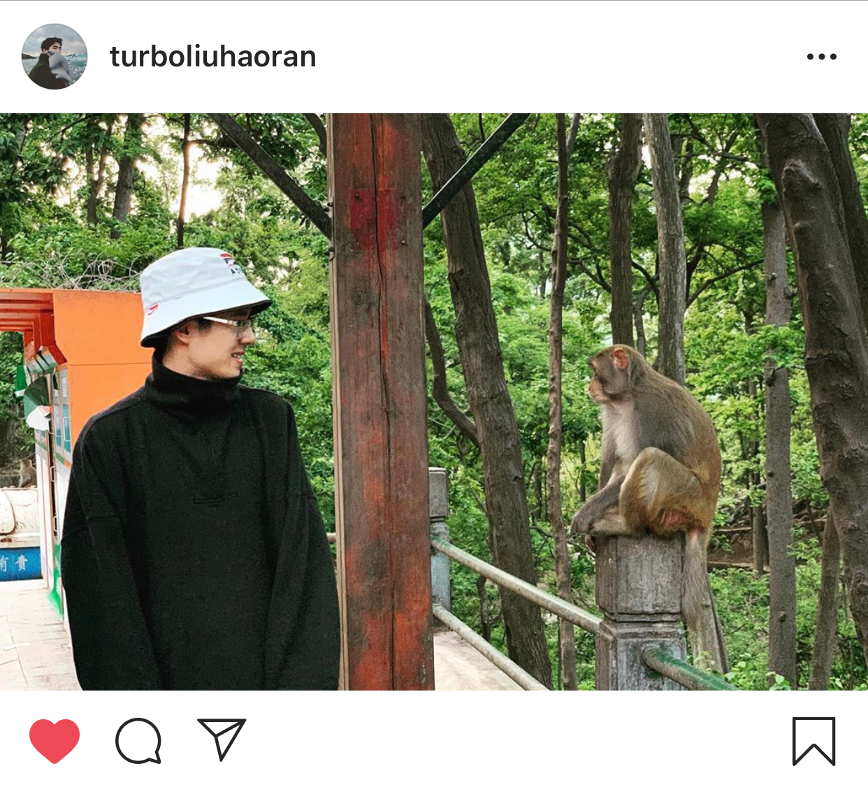 19@刘昊然ins更新一则 又见熟悉的黑卫衣蓝帽子