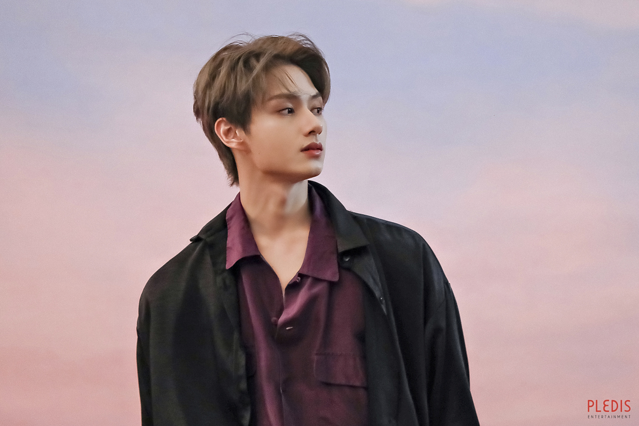 文俊辉0610生日快乐 温暖的夏风揉醒六月 含苞的花