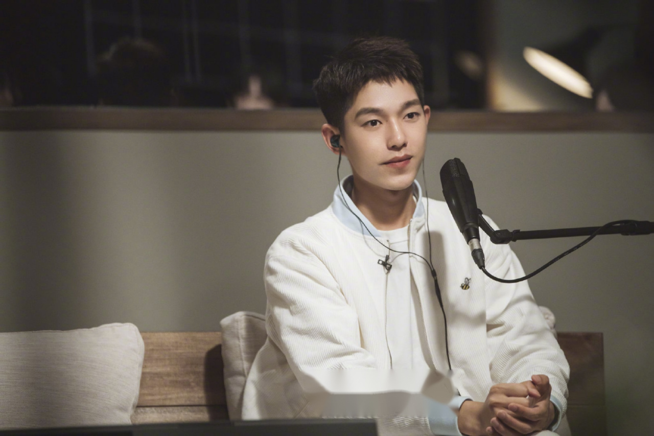 朋友请听好,今晚22:00湖南卫视播出 王锵持续输出欢乐,请大家接招