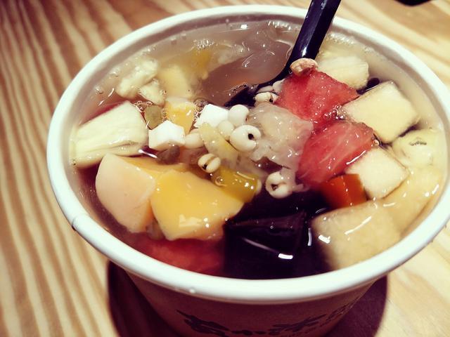 四果汤是一道美味可口的名点,发源于福建闽南地区,味甜爽口,清凉解毒