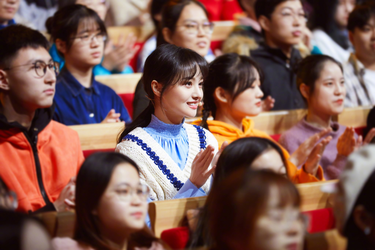 人人都是一张外交名片今晚的央视综艺一堂好课 【外交课】课代表郑爽