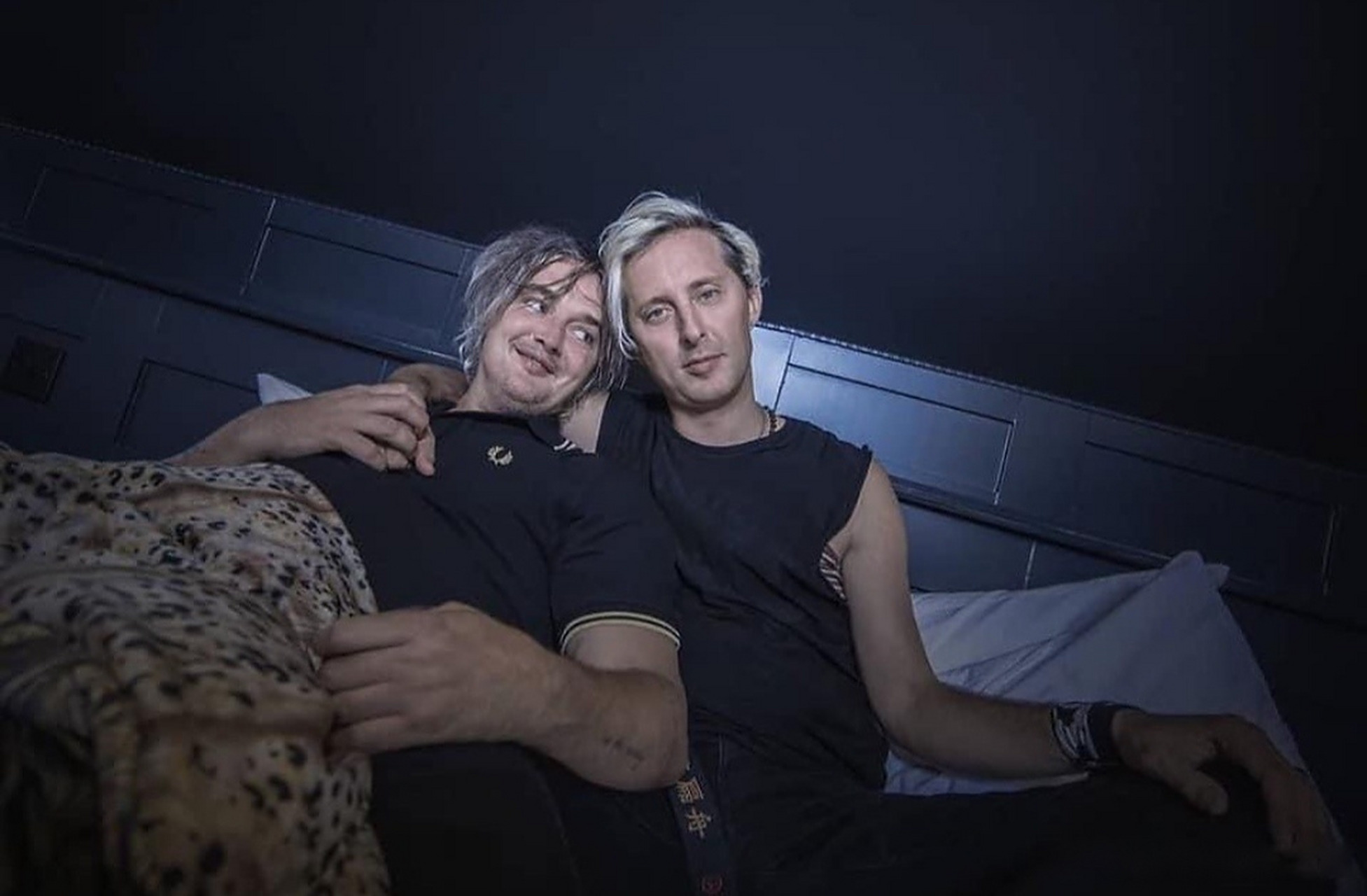 立不挺the libertines最新床照![并不简单]