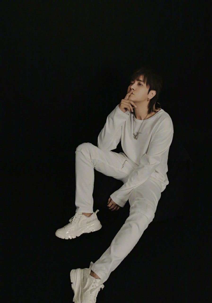 这是在暗示要复出的节奏有粉丝在某平台自制鼓励罗志祥的视频配文"你