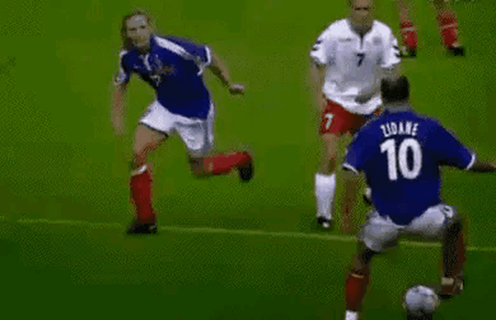 齐达内的马赛回旋有多潇洒?