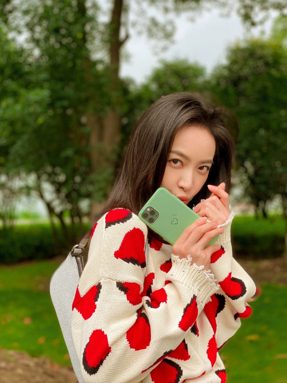 豆姐安利[心] @宋茜夏天穿毛衣  @宋茜 成熟女艺人的日常绿洲营业啦