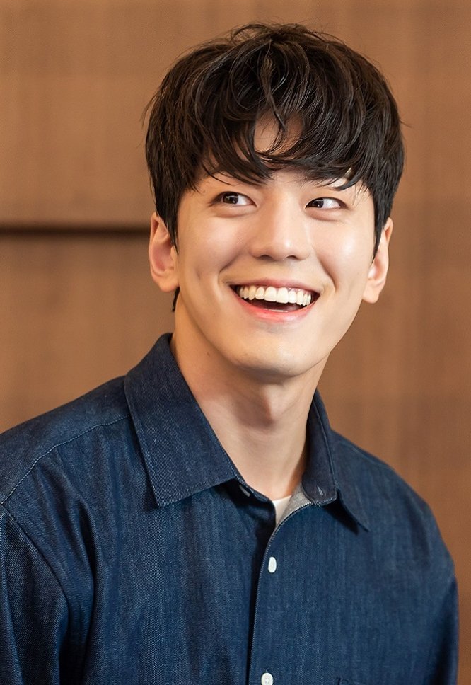 池昌旭与金裕贞主演的sbs新剧便利店新星公开了人物介