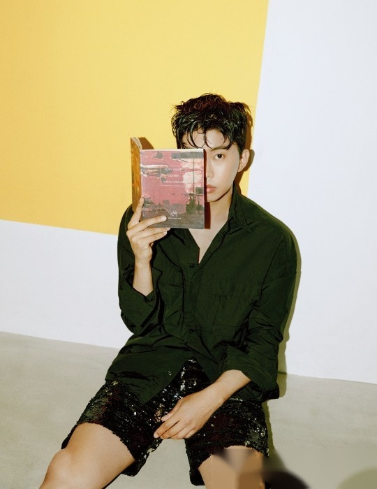 tort歌手任英雄 为时尚杂志画报,从性感到霸气时尚气场全开.