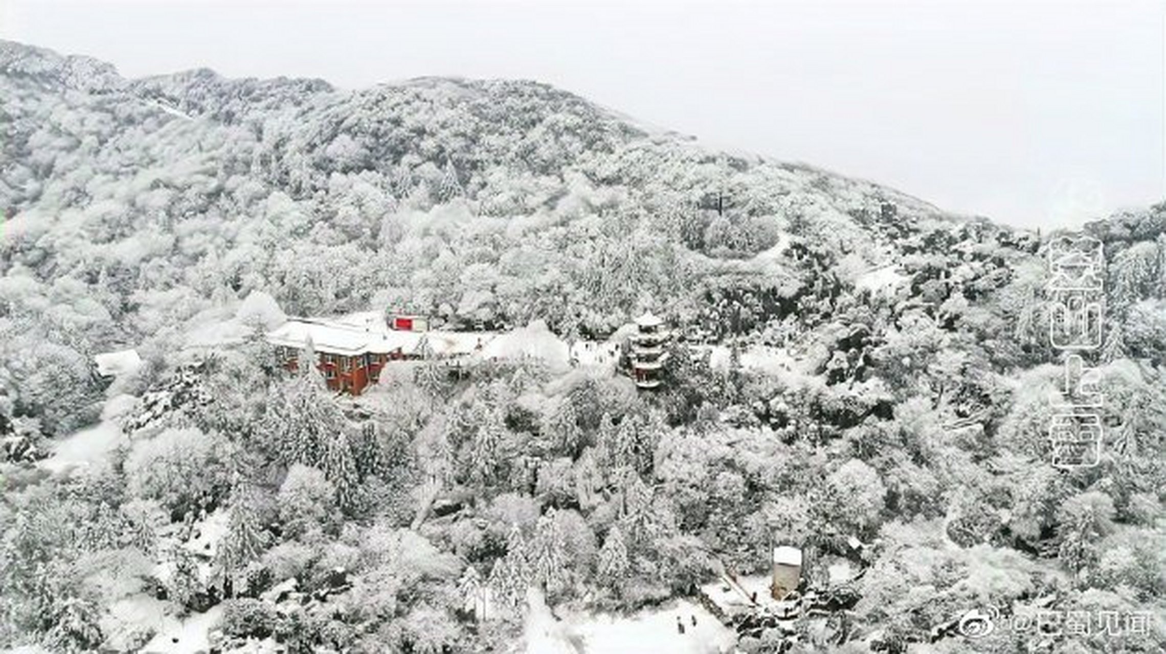 《华蓥山上雪,航拍分享》华蓥山上雪,航拍分享.