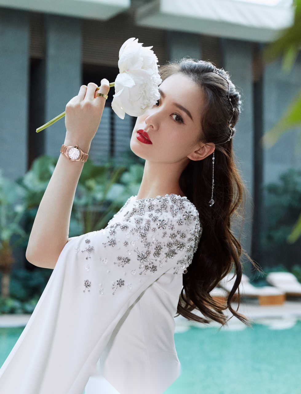 "  睡前读物,晚安@刘诗诗  @时尚芭莎 更新一则:  @刘诗诗欧米茄名人