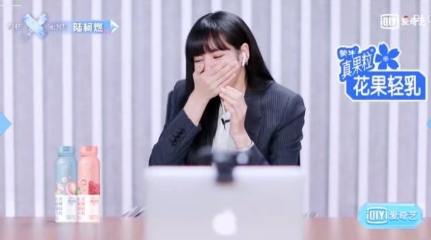 lisa对小陆公主一定是真感情了,决赛夜lisa哭出声,好激动好想哭,呜呜