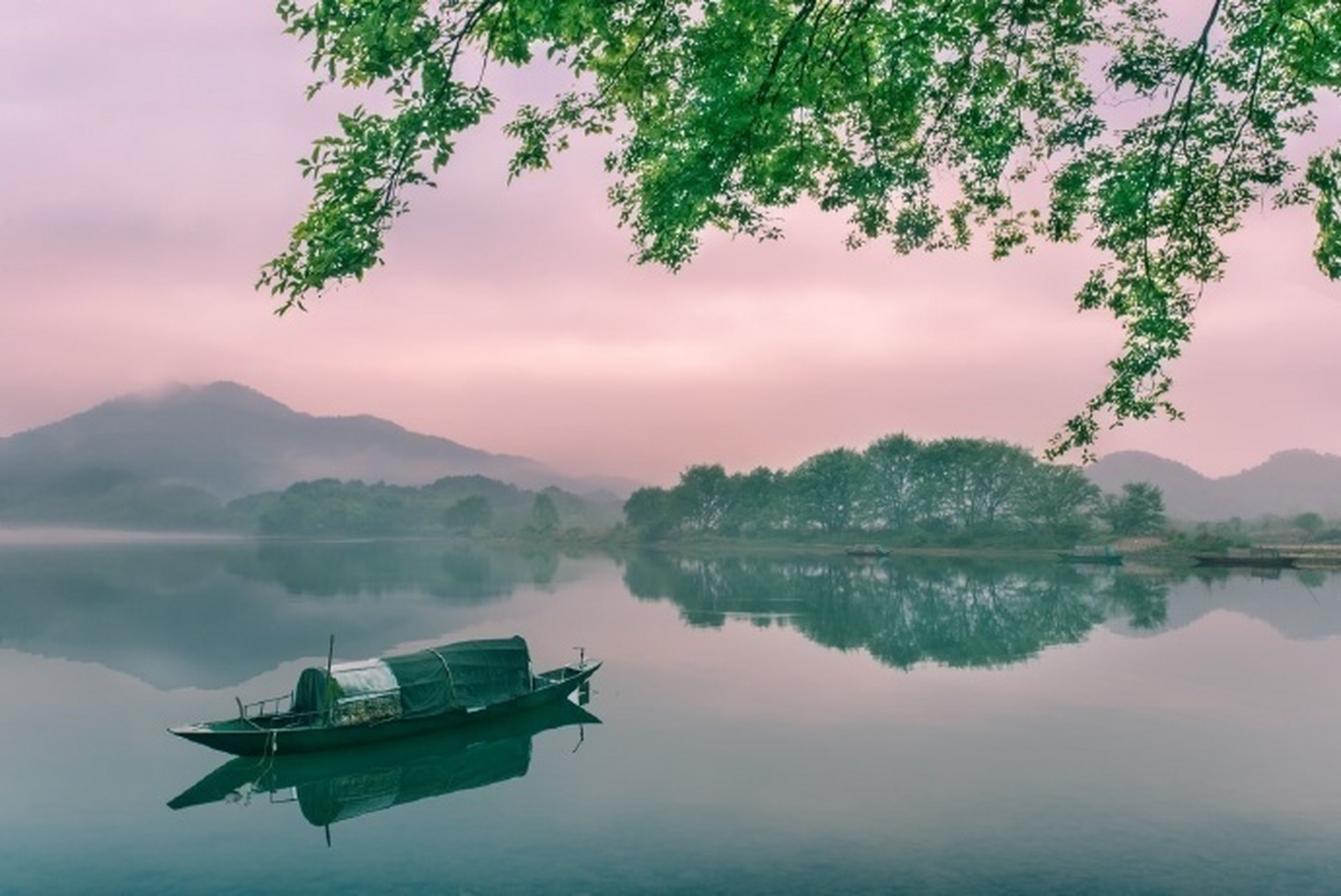 明镜止水,以澄心 青天白日,以应事 霁月光风,以待人.