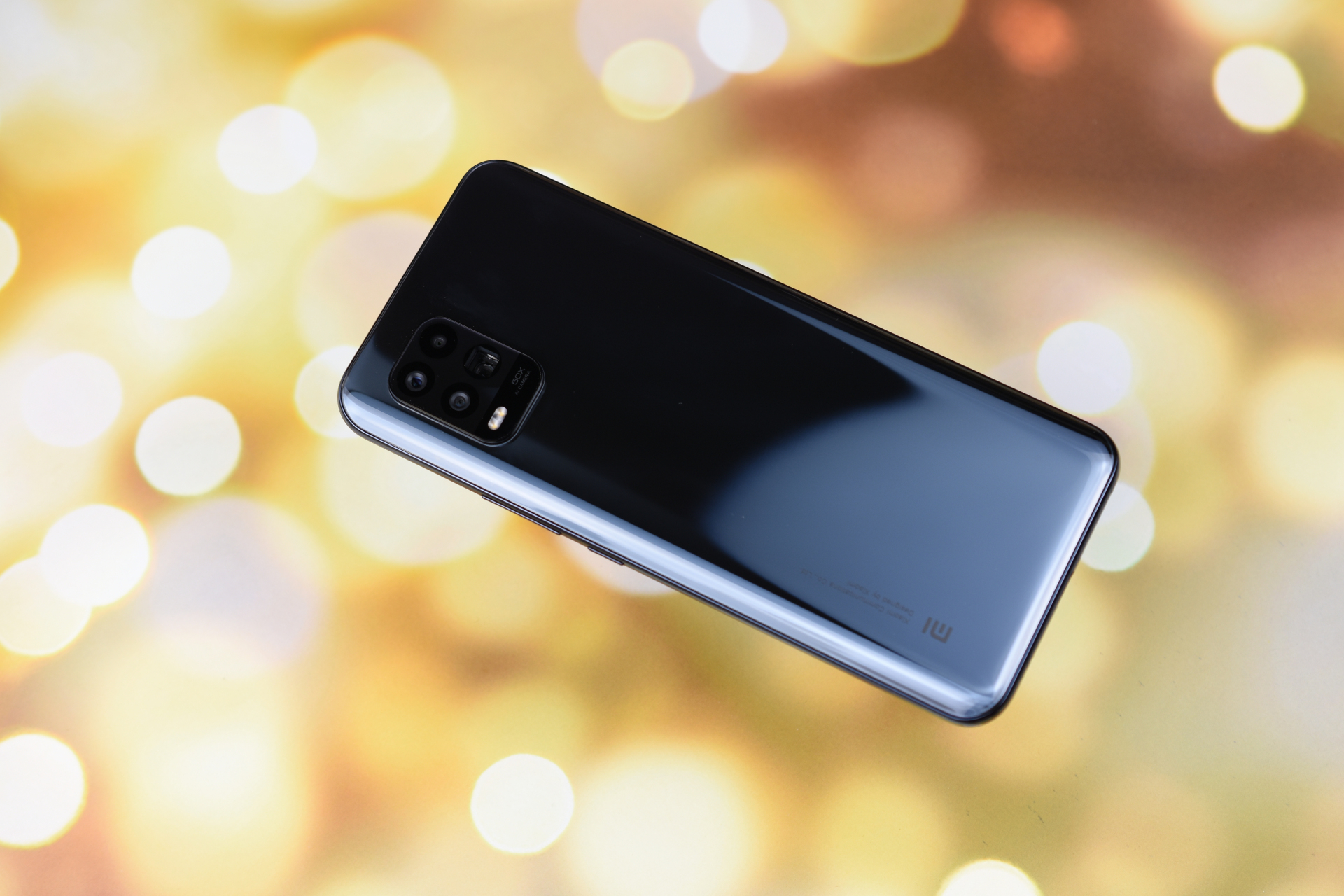 小米10青春版的这个水滴屏,应该是目前最小的水滴屏手机了,今年还发布