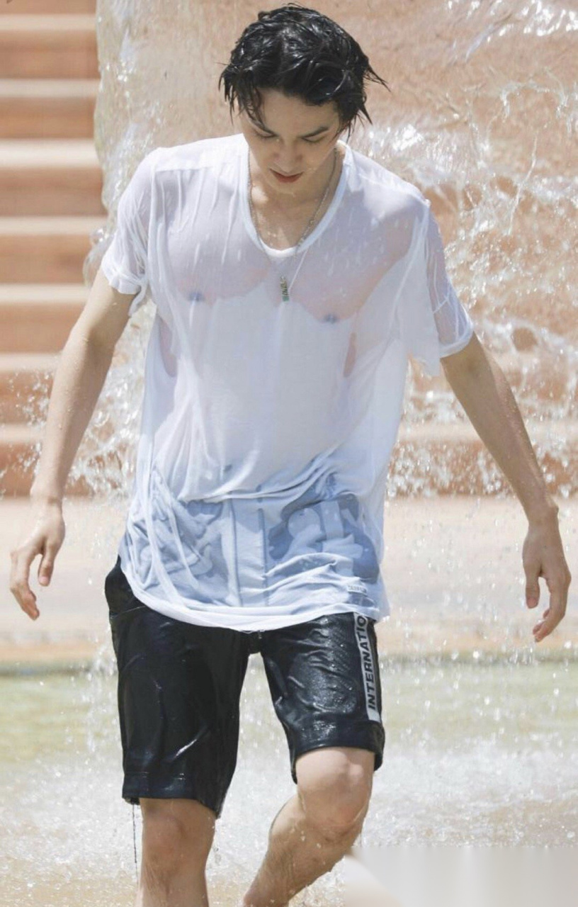 朱正廷的腹肌,身材