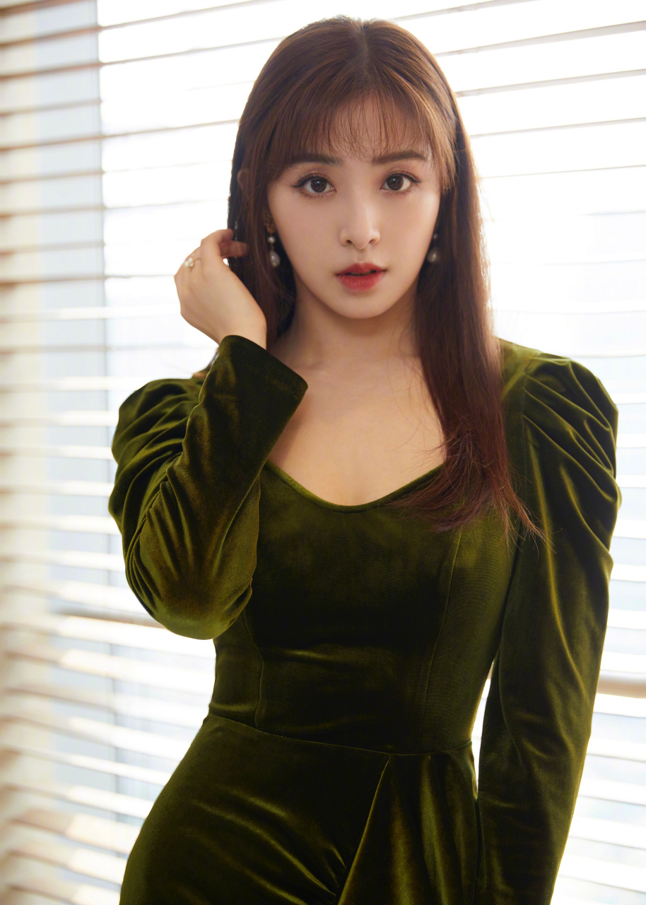 今天是绿丝绒复古迷和妈妈最爱的《小村之恋》.