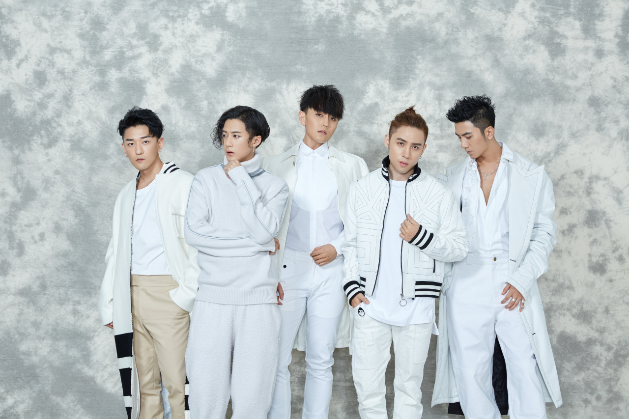 不断挑战自我  一路相伴,见证成长蜕变  时光荏苒,初心不改  mic男团