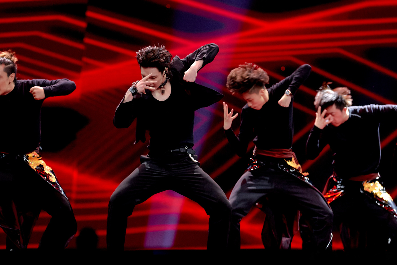 张艺兴#krump(狂派舞蹈)的绝对力量,千年尘沙掩不住的耀眼锋芒,融合