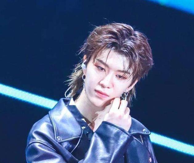 男星"鲻鱼头"发型,王一博秀气,蔡徐坤可爱,千玺让你移不开眼