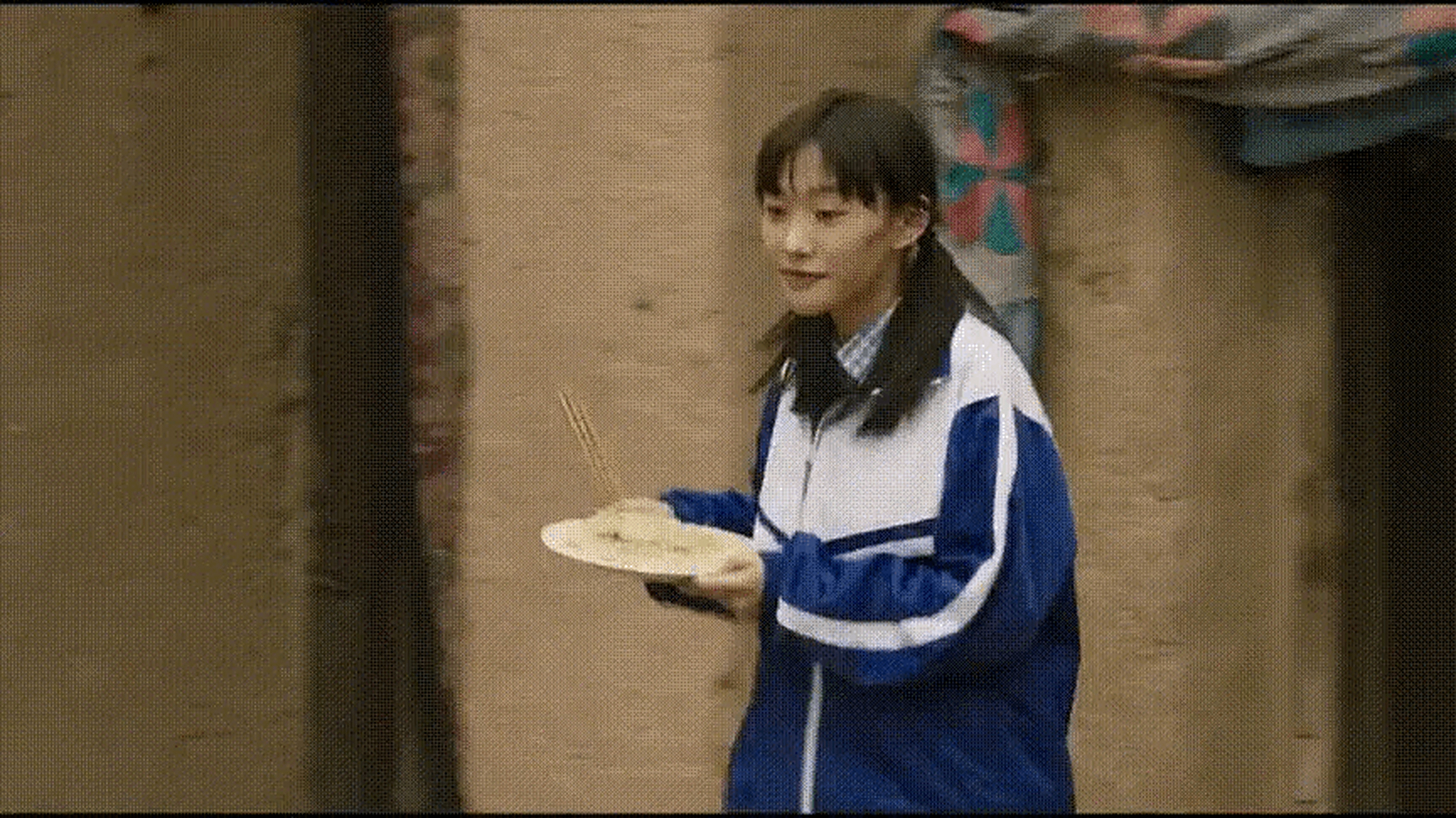《山海情》中马得花终于上线了,闫妮女儿邹元清是剧中唯一一位"关系户