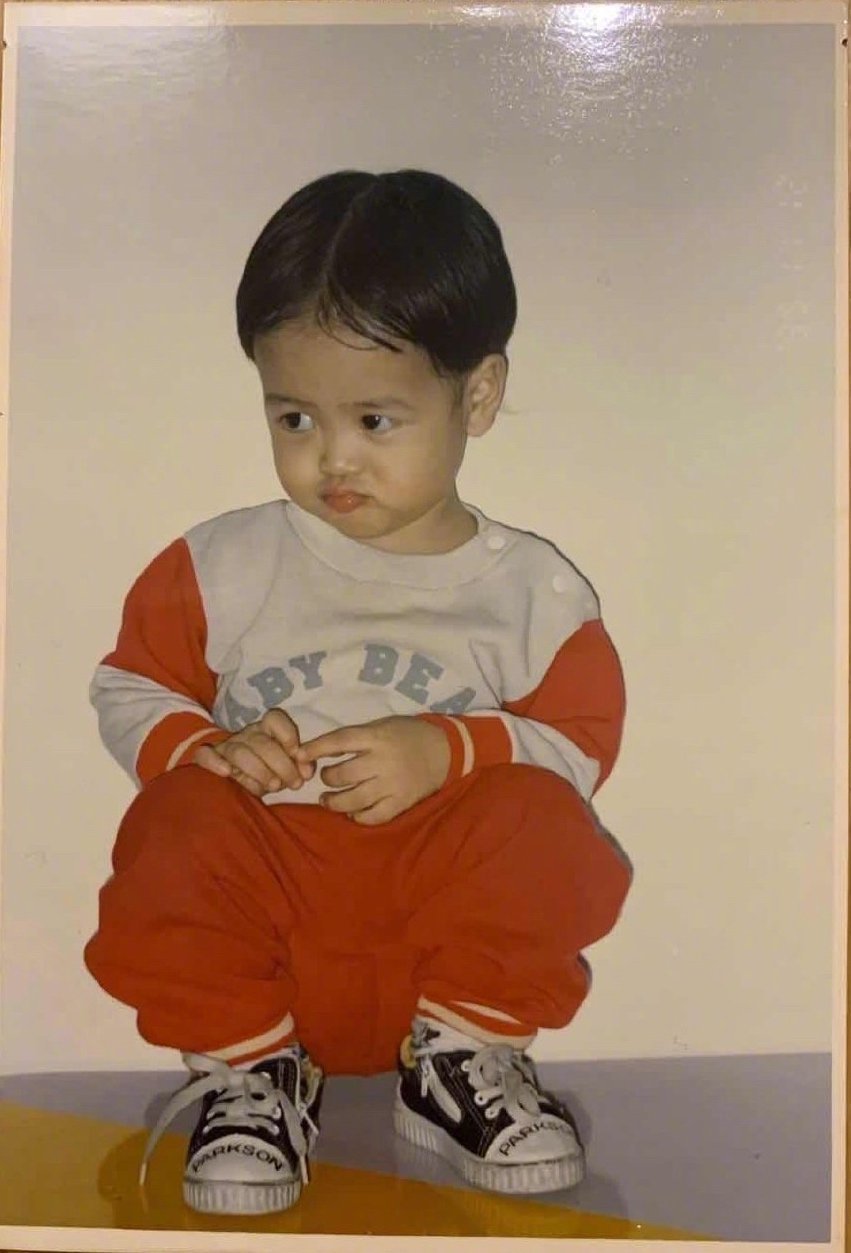 有些人,是从小就好看 而有些人是从小就可(zuo)爱(zuo) 就想问以下几