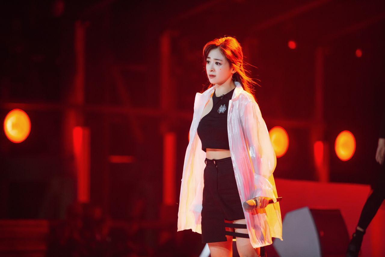 《乘风破浪的姐姐》湖南娱乐频道今天中午11:50播出