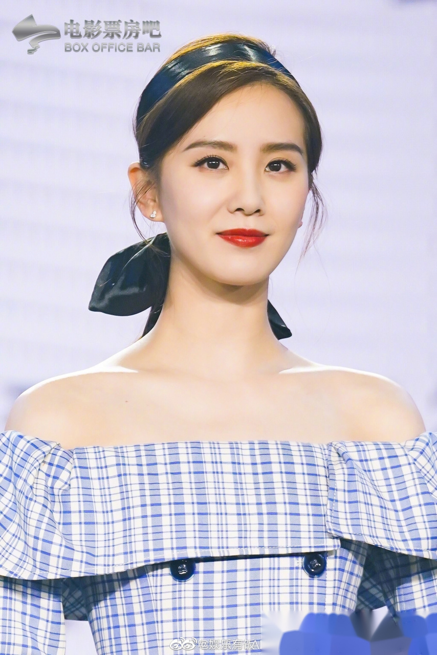 刘诗诗直角肩刘诗诗格子裙 刘诗诗 今天出席芒果tv2020战略发布会,为