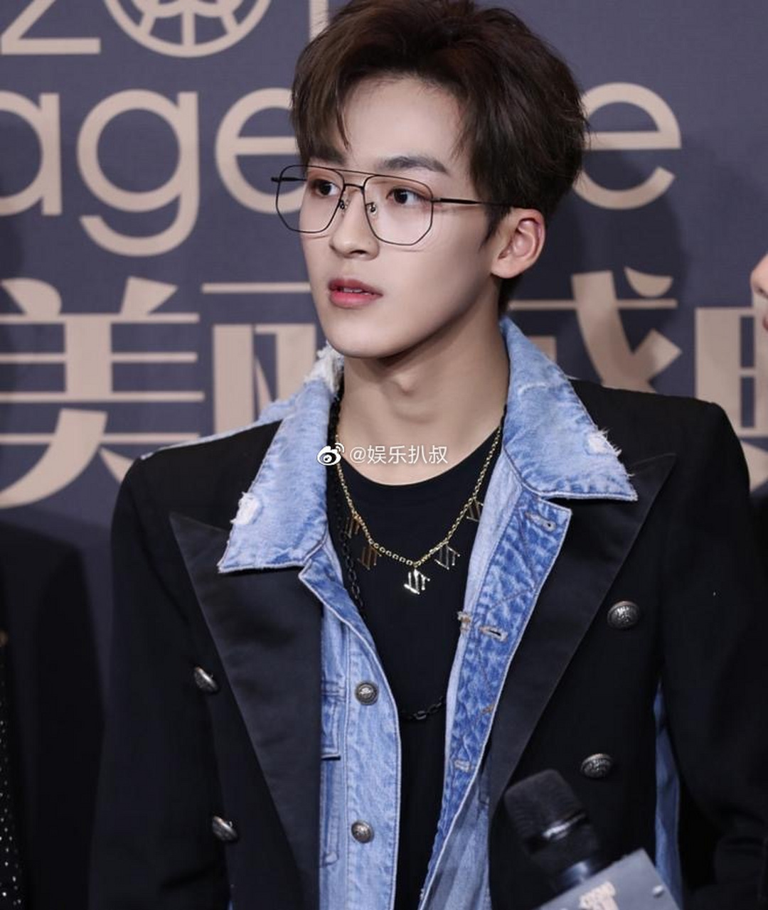 180cm何洛洛撞衫183cm肖战,同款西服拼接夹克,一个禁欲一个贵气