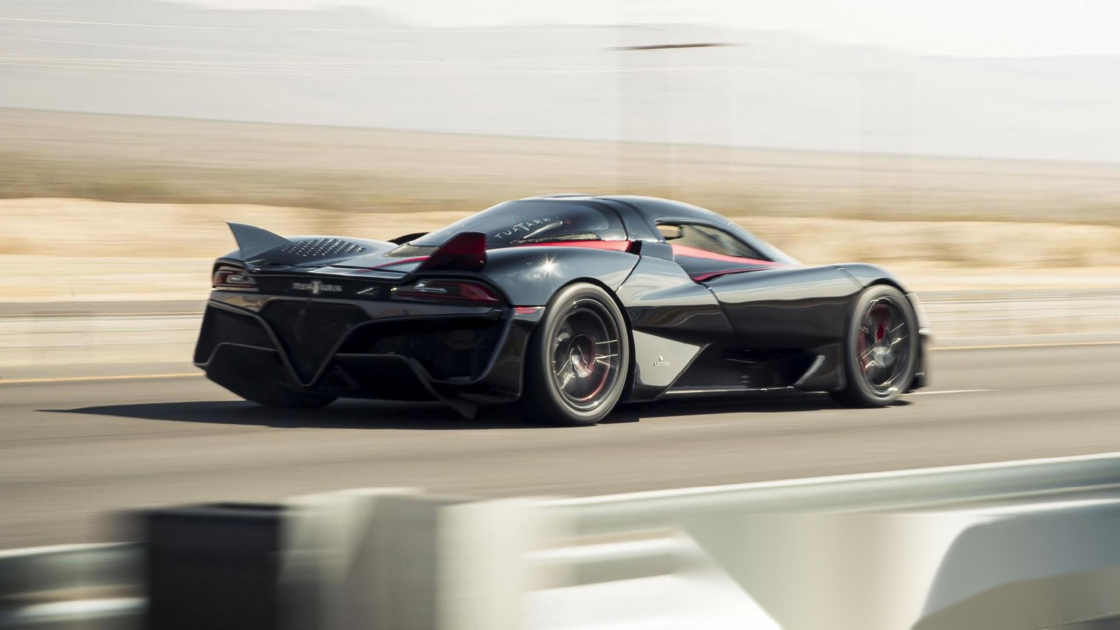 美国超级跑车ssc tuatara,近日创造了331英里/时,约合532.