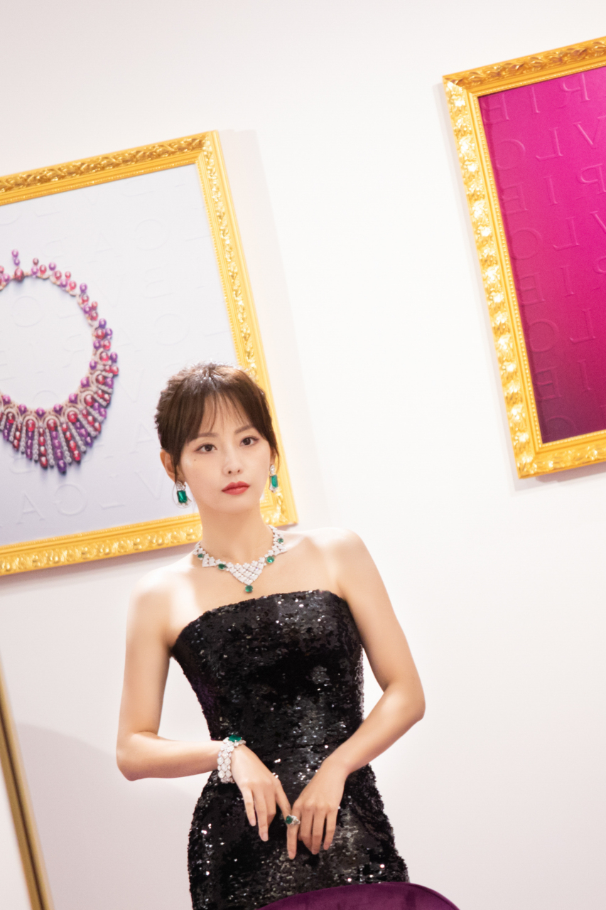 张嘉倪 今日出席宝格丽珠宝巴洛克系列珠宝活动,华丽璀璨