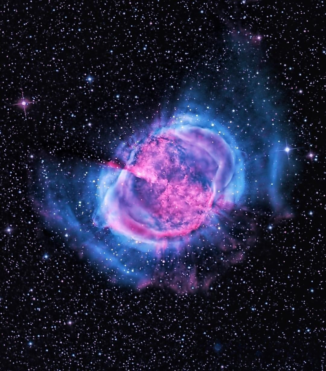 哑铃星云又称为扯铃星云,m27,梅西耶27或ngc 6853,是一个位于狐狸座的