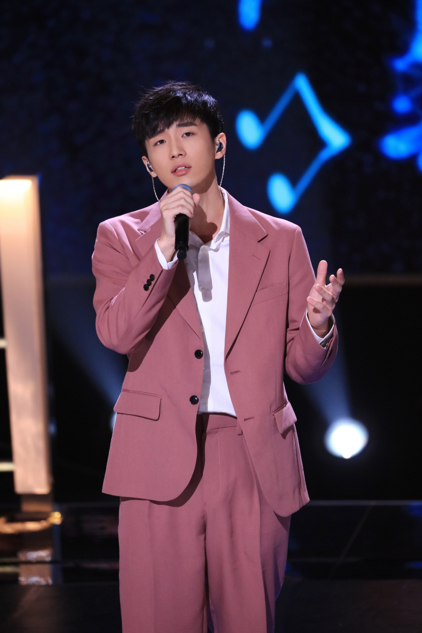 大家好,我是曹杨,我正在参加中国好声音app星show榜的打榜活动,登顶榜