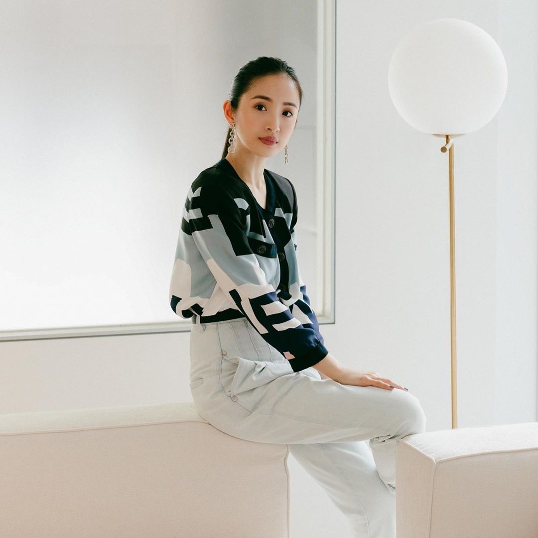 林依晨分享自己常年戴口罩的保养心得.