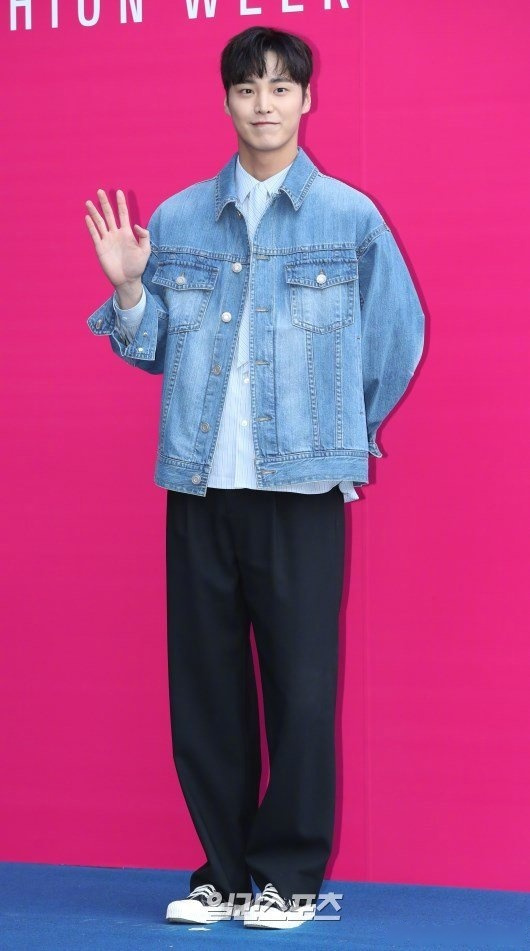 李泰焕饰演火贼首领成已谦(金明洙 饰)同父异母的兄弟成已汎.