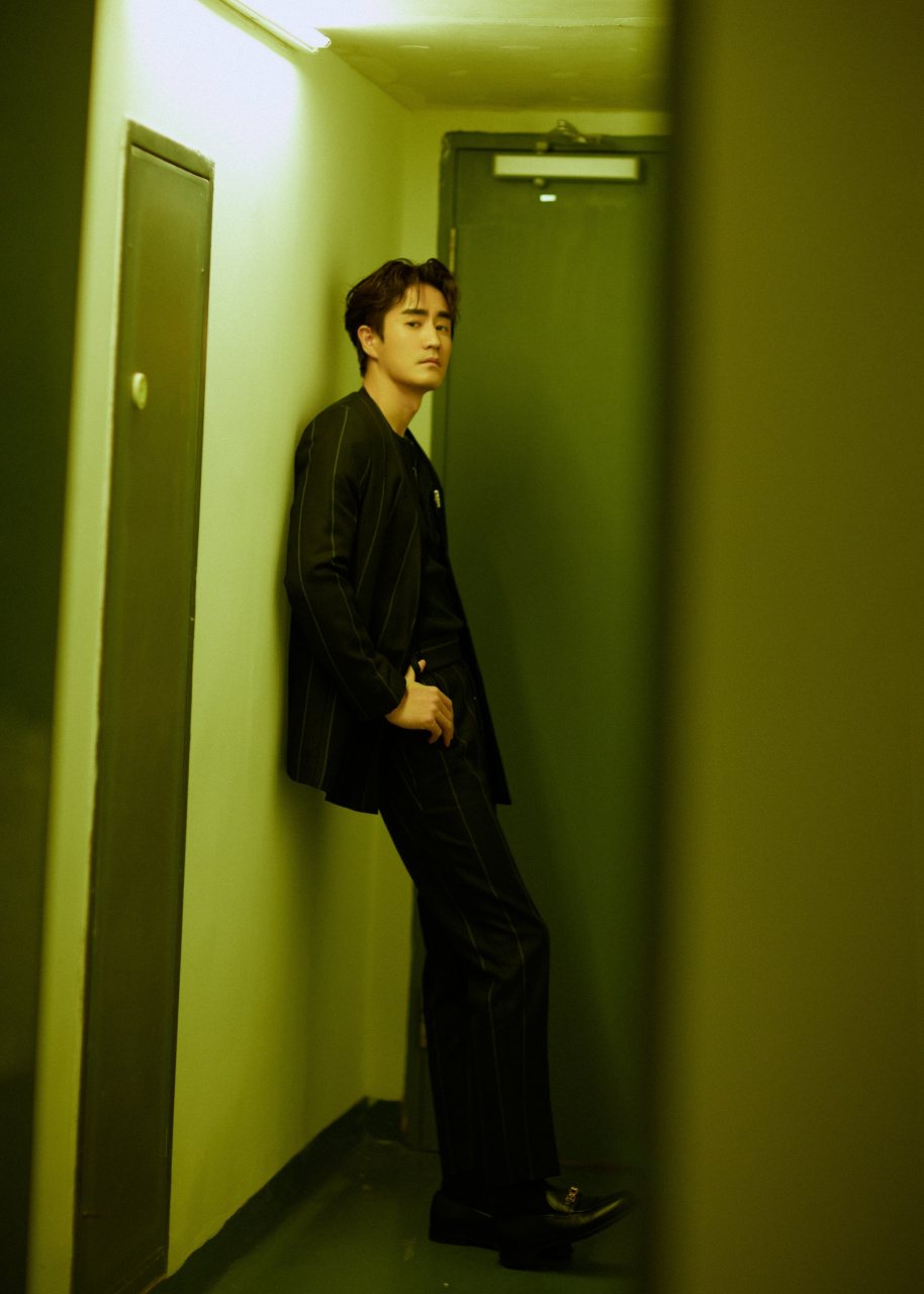 杨玏阔版港风造型@杨玏 最新活动写真曝光,一袭阔