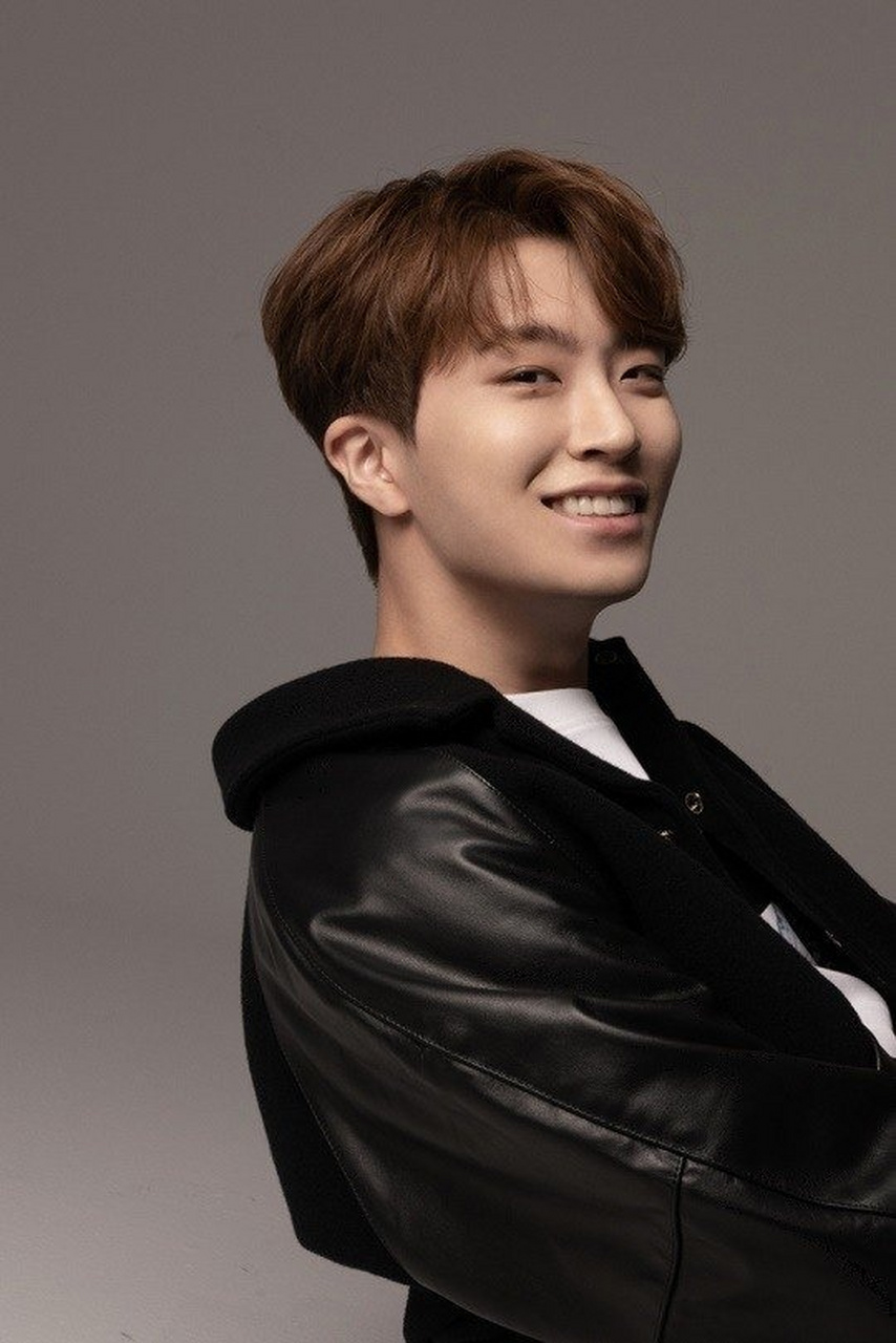 20日,据韩媒,got7成员崔荣宰和sublime artist agency经纪公司签订了