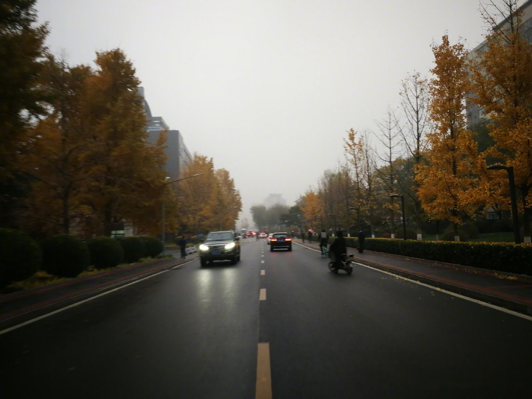 下雨天注意保暖的图片图片