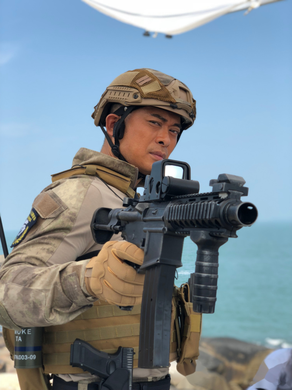 由我主演的电影《狼群行动2》已经在腾讯视频独家上线啦!