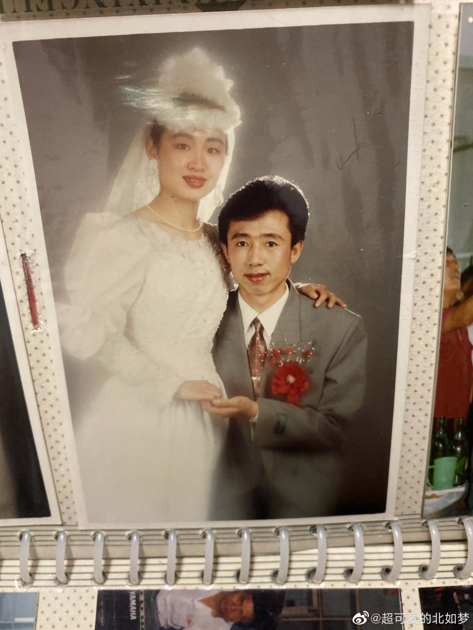 母亲模样在岁月中的丝丝改变,满满都记录着你出现及成长的痕迹.