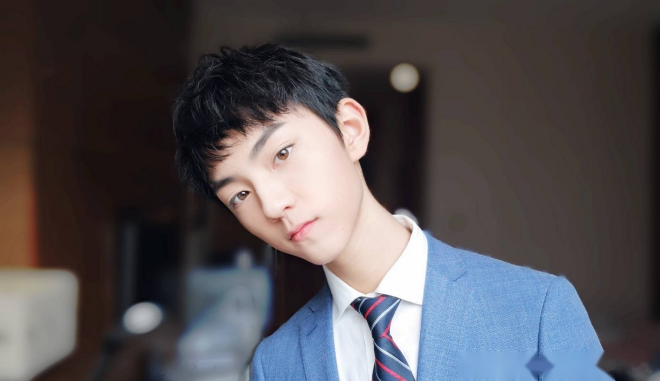 《中国诗词大会》选手郑坤健守擂成功后,引来大批网友称赞,弟弟原来才